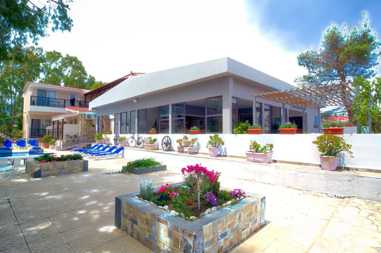 Two Brothers & Apts Hotel de apartamente 3*