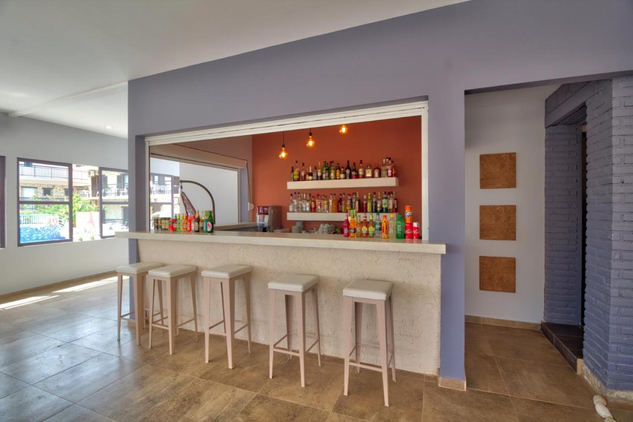 Two Brothers & Apts Hotel de apartamente